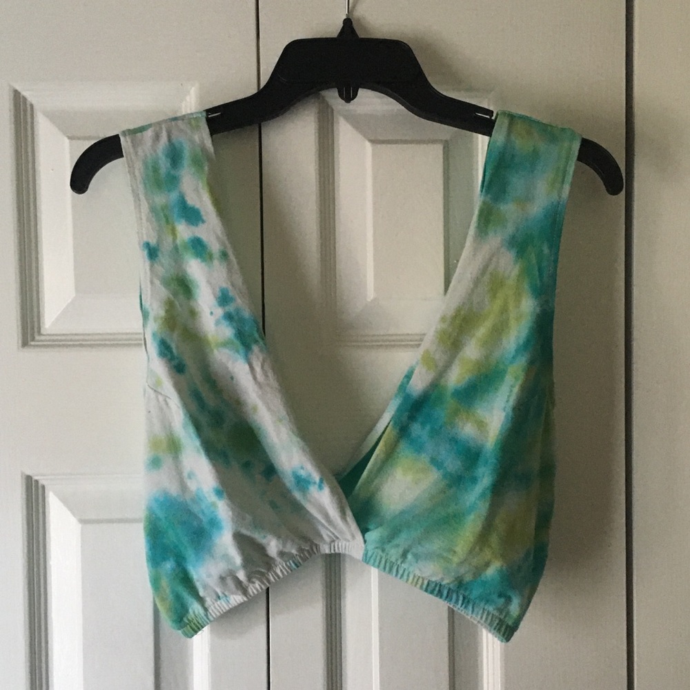 URBAN OUTFITTERS Tie Dye V-Neck Cropped Tank